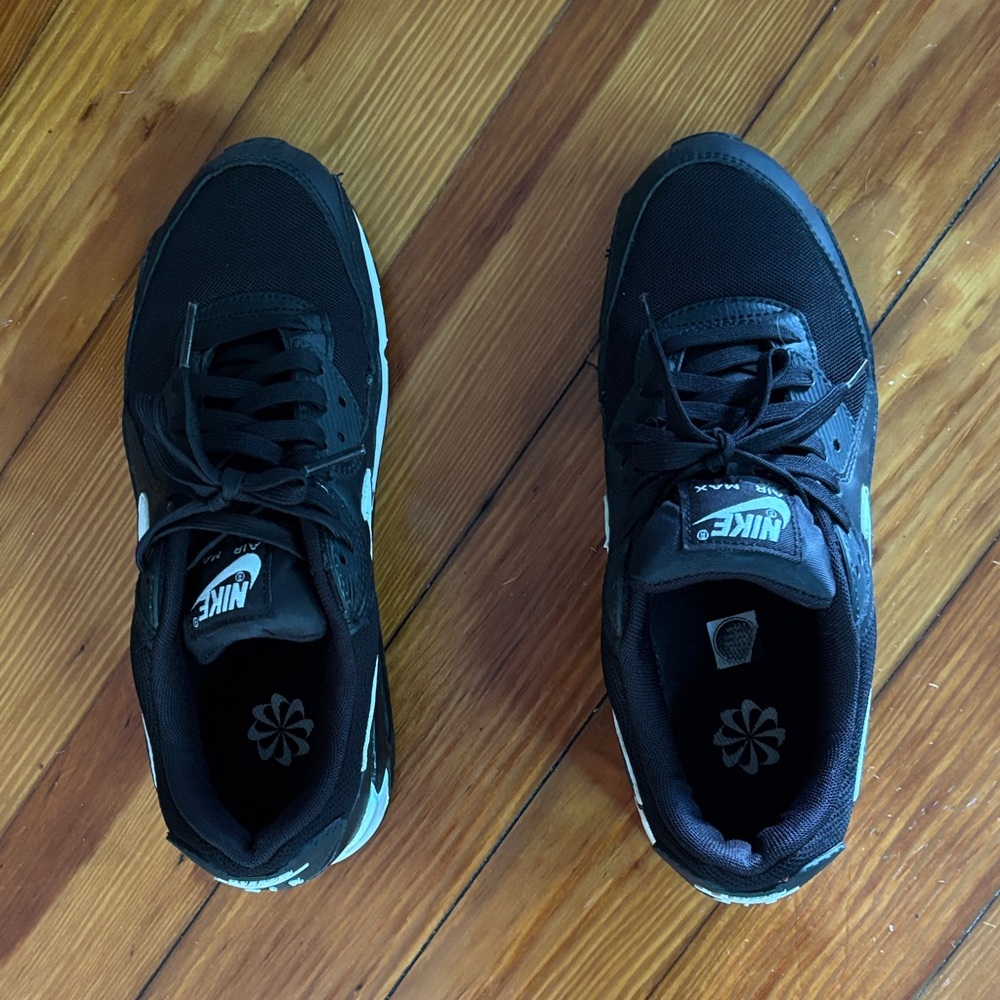 Nike Black and White air max